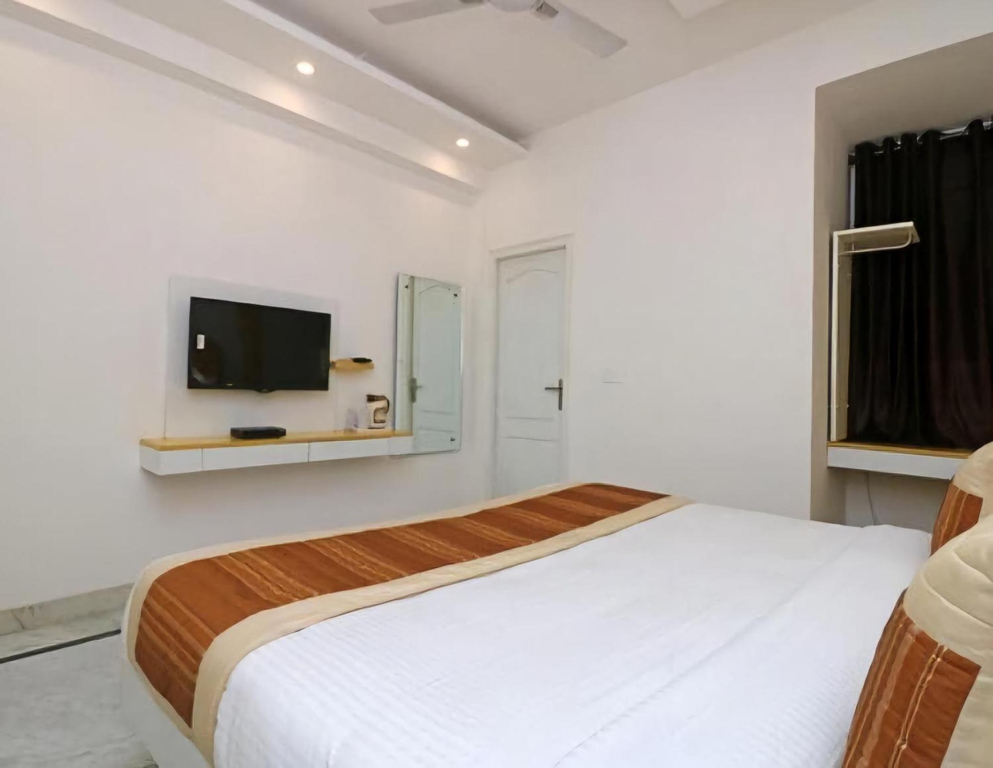Hotel Leo Continental New Delhi Eksteriør billede